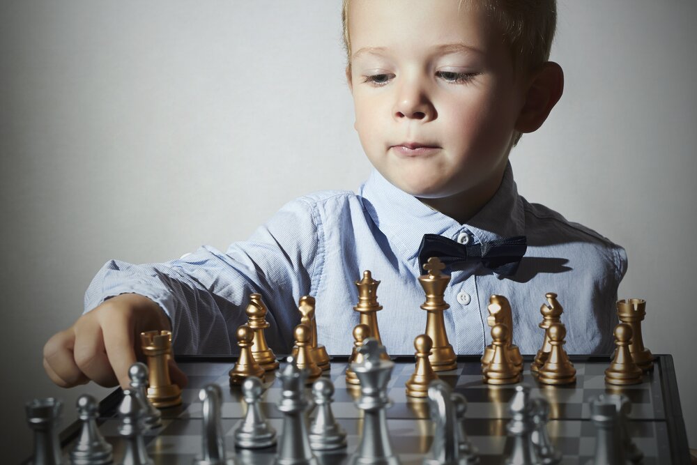 smart-kid-playing-chess.jpg